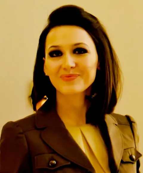 Лола Юлдашева