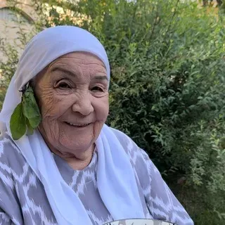 Zuhra Buvi